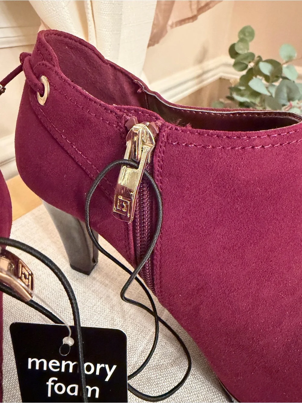 NWT Liz Claiborne Elsie Burgundy Faux Suede Memory Foam Ankle Booties 7.5M